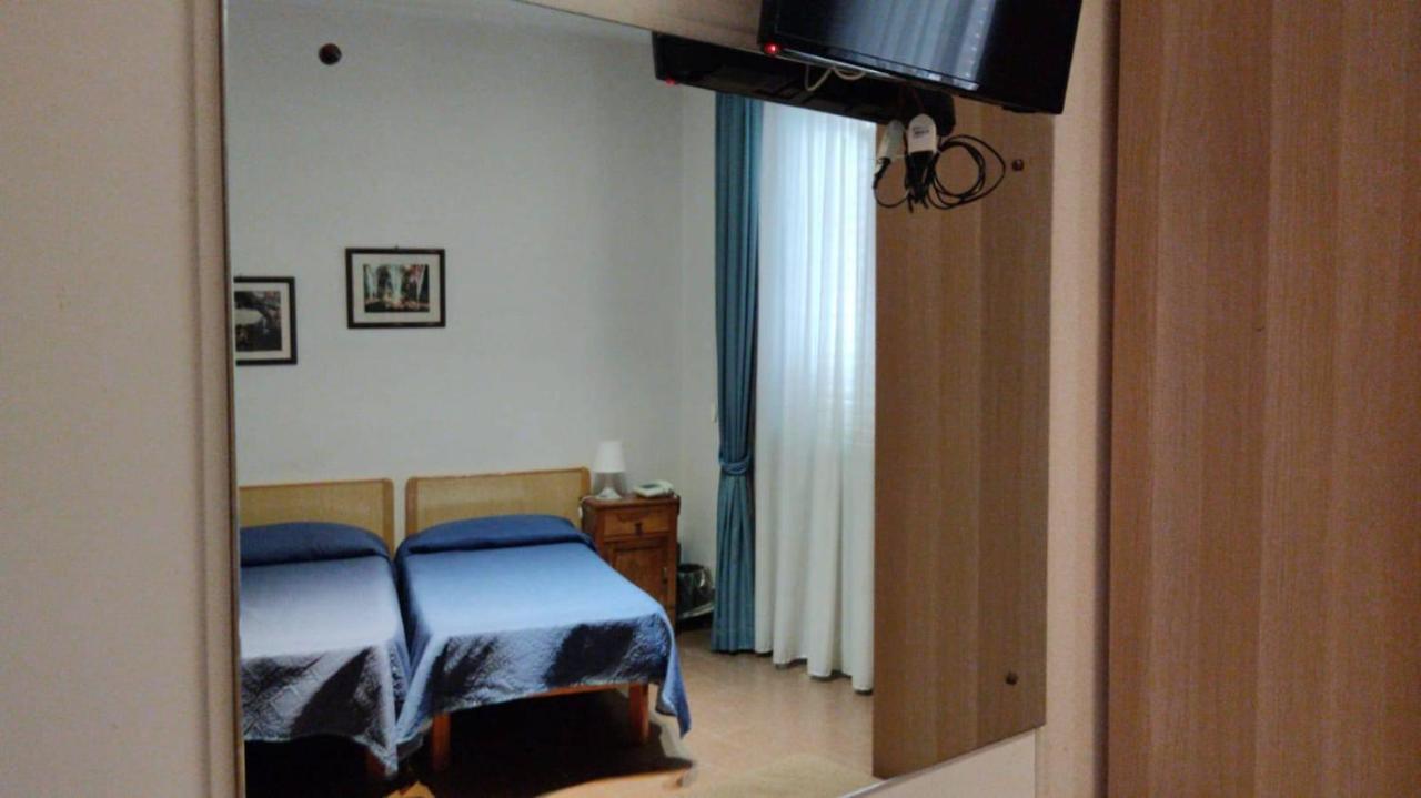 Hotel Caporal Минори Екстериор снимка
