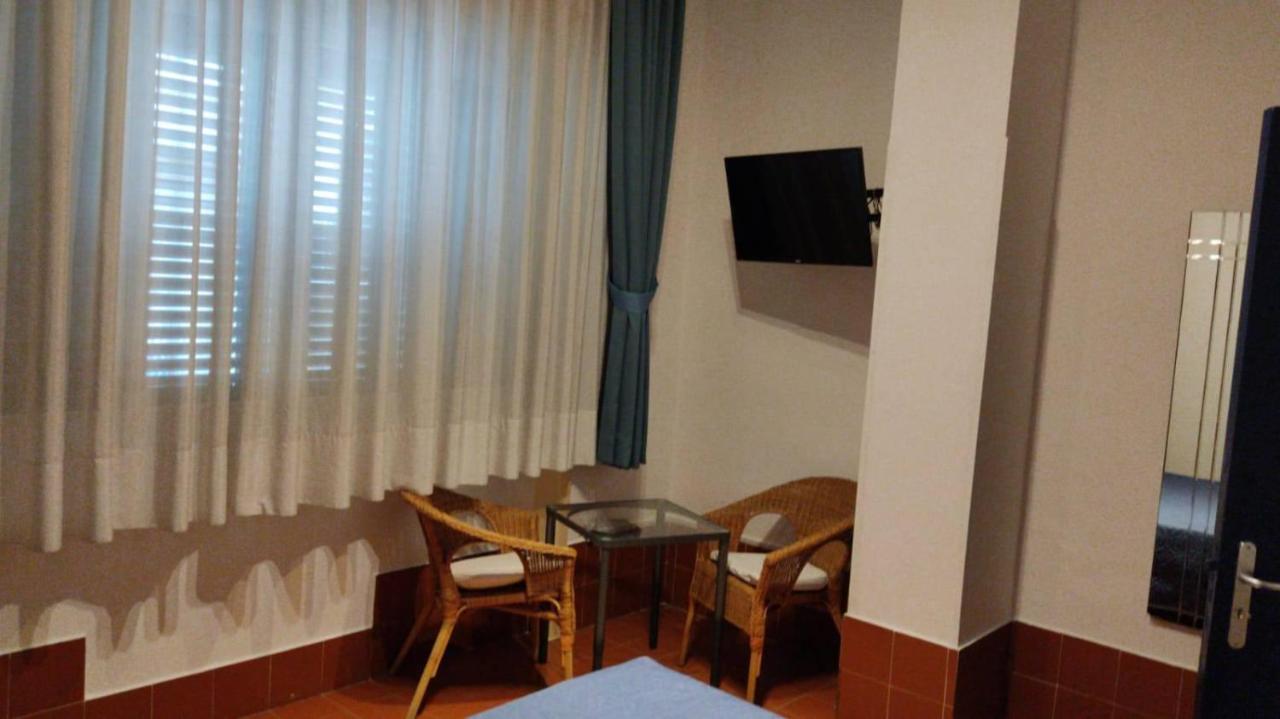 Hotel Caporal Минори Екстериор снимка