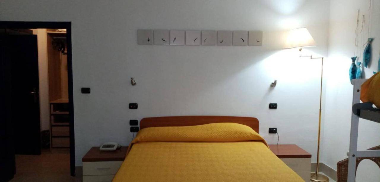 Hotel Caporal Минори Екстериор снимка