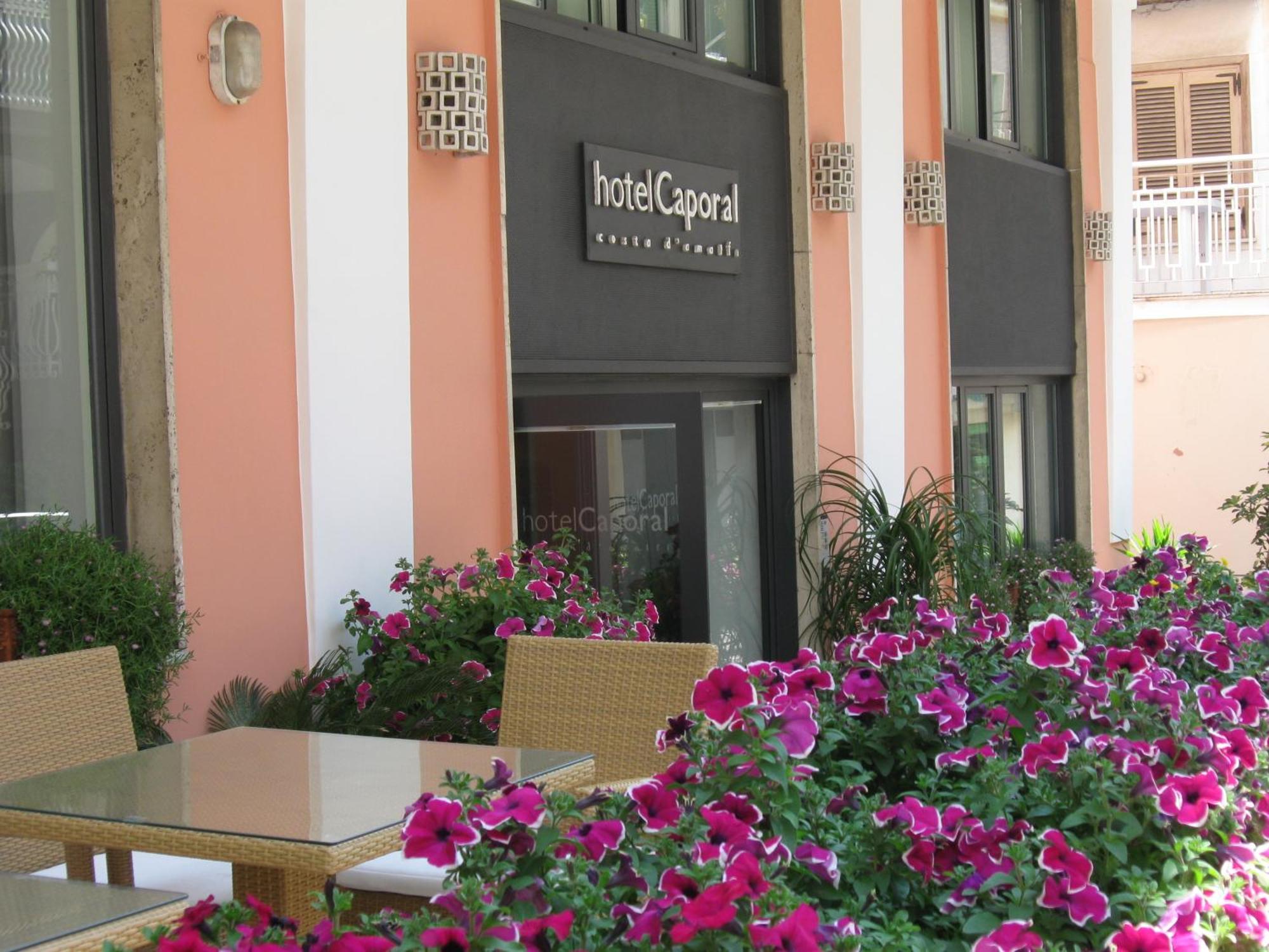 Hotel Caporal Минори Екстериор снимка