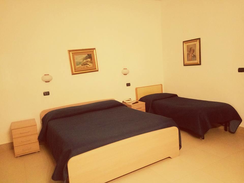 Hotel Caporal Минори Екстериор снимка
